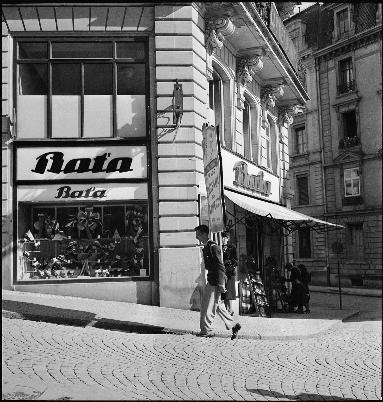 Black and white photo of the exterior of a Bata shoe shop,